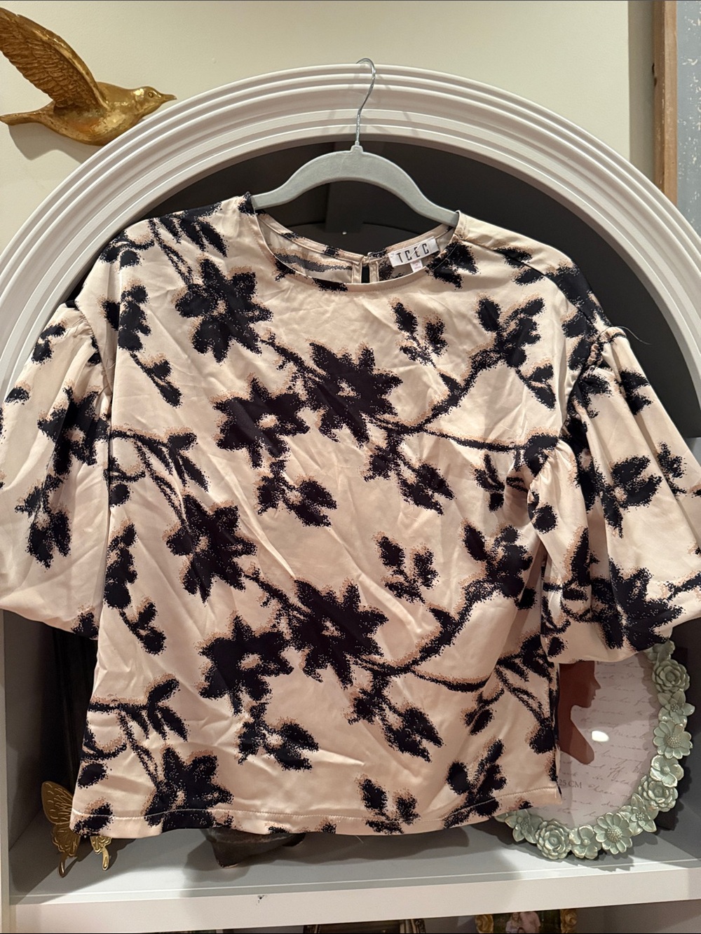 TCEC Cream and Black Floral Puff-Sleeve Blouse